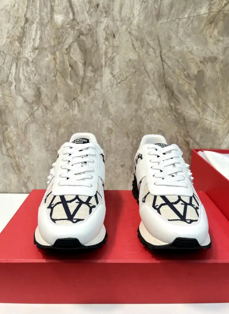 hype Valentino Sneakers