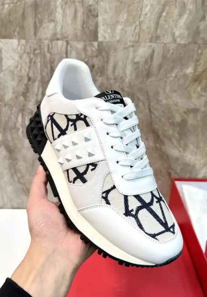 hype Valentino Sneakers