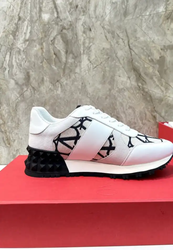 hype Valentino Sneakers