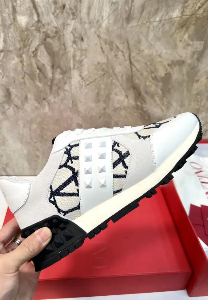 hype Valentino Sneakers