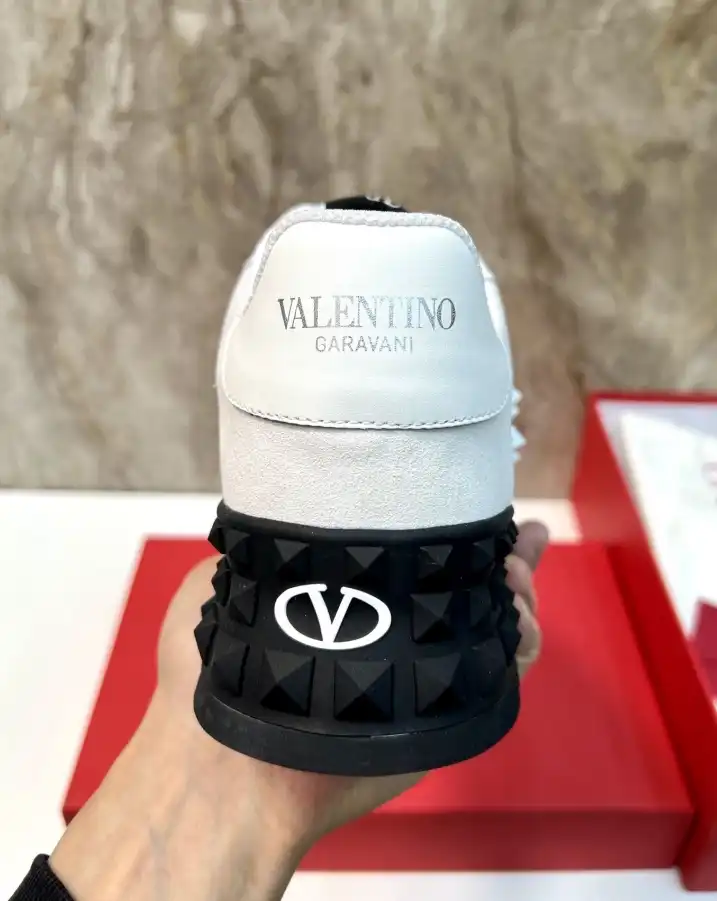 hype Valentino Sneakers