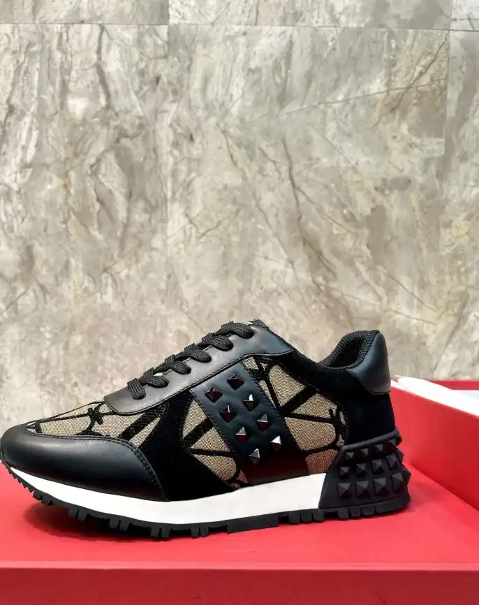 hype Valentino Sneakers