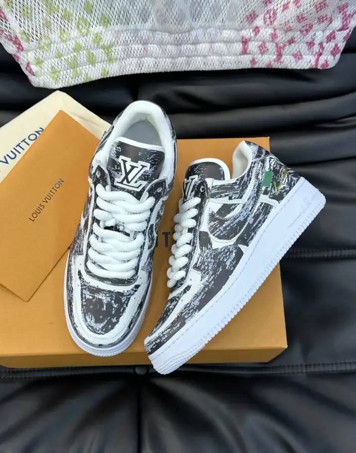 hype Louis Vuitton Sneakers