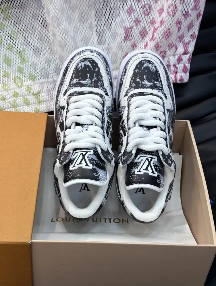 hype Louis Vuitton Sneakers