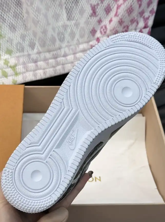 hype Louis Vuitton Sneakers