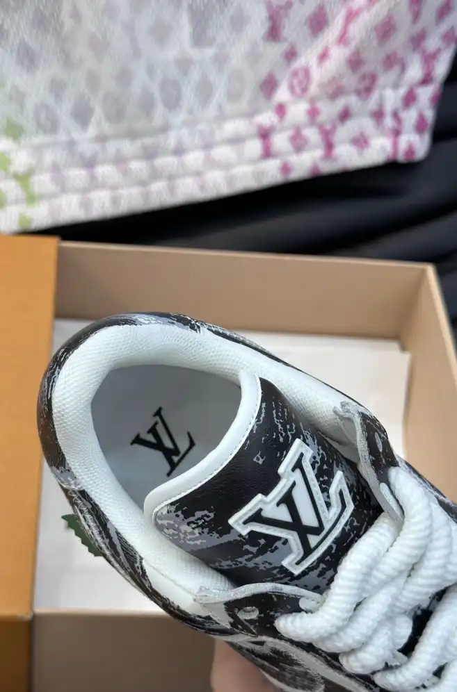 hype Louis Vuitton Sneakers