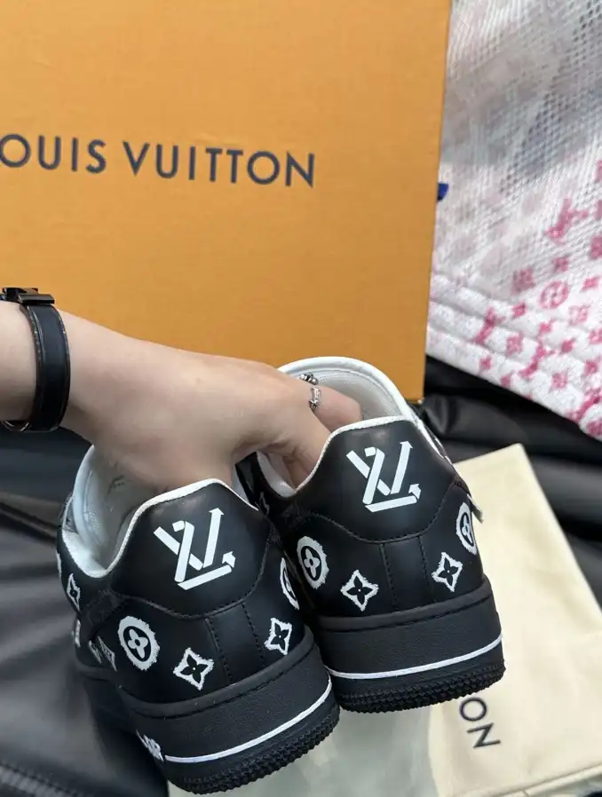 hype Louis Vuitton Sneakers