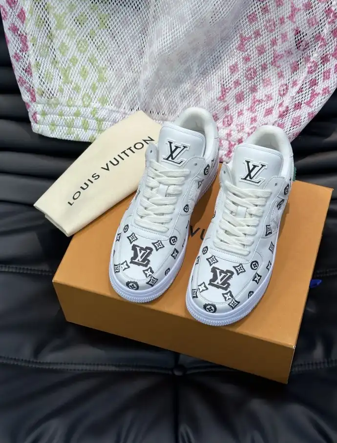 hype Louis Vuitton Sneakers