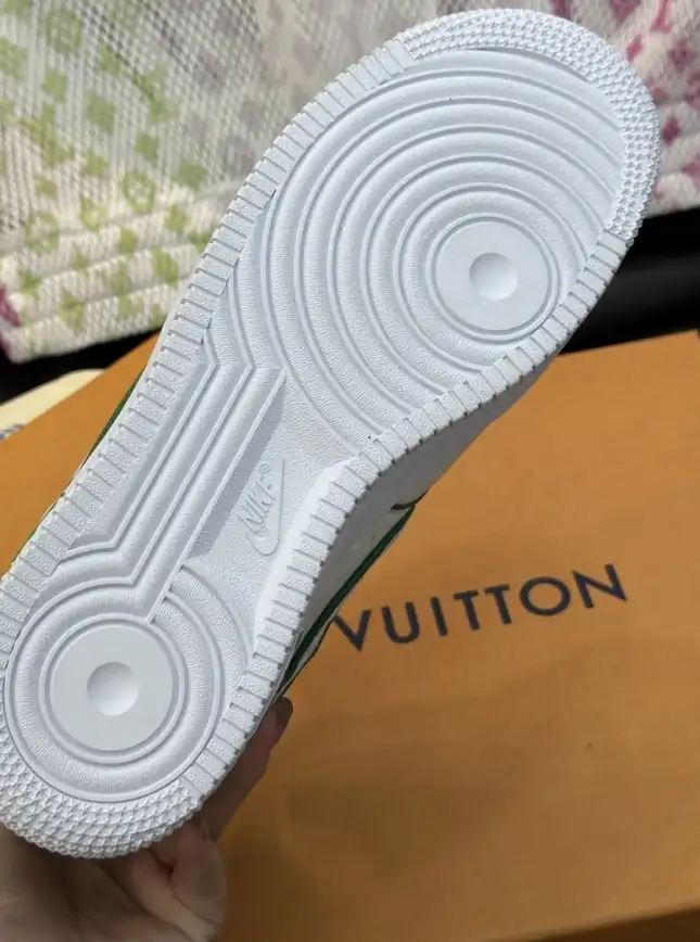 hype Louis Vuitton Sneakers