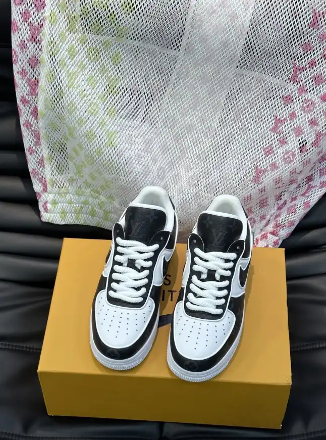 hype Louis Vuitton Sneakers