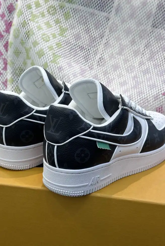 hype Louis Vuitton Sneakers