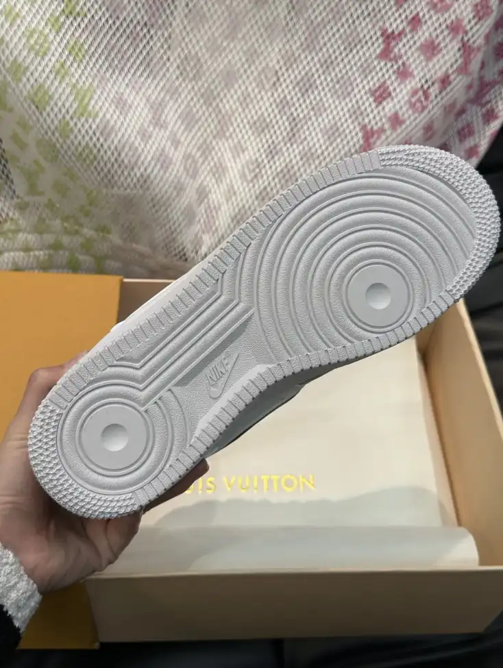 hype Louis Vuitton Sneakers