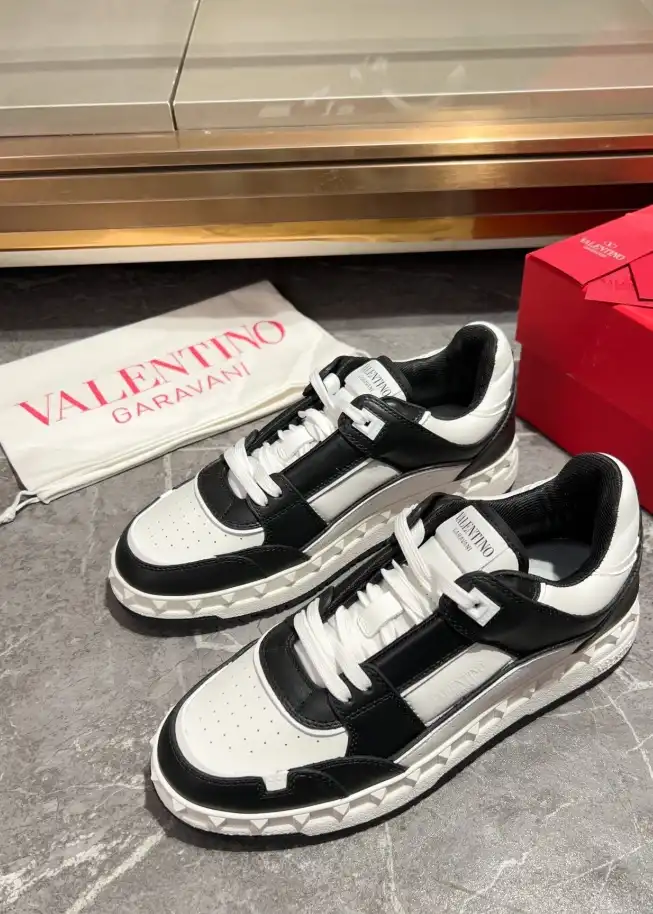 hype Valentino Sneakers