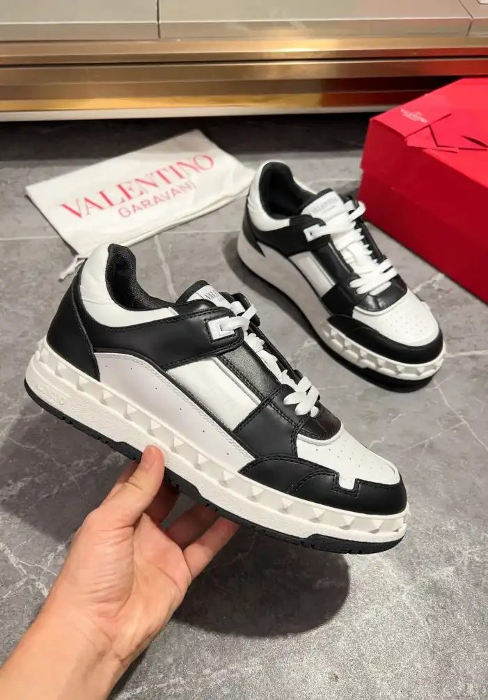 hype Valentino Sneakers