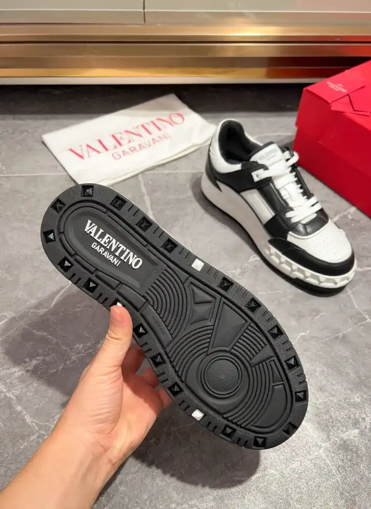 hype Valentino Sneakers