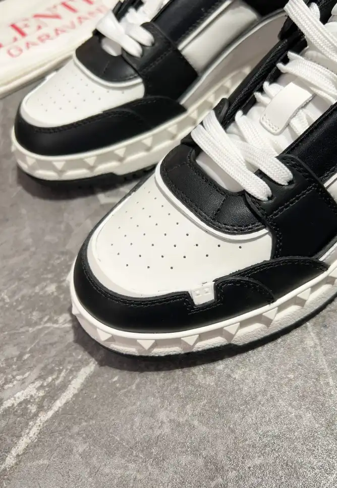 hype Valentino Sneakers