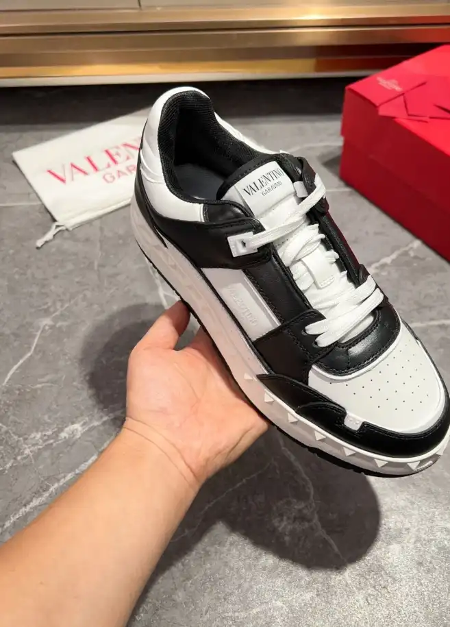 hype Valentino Sneakers