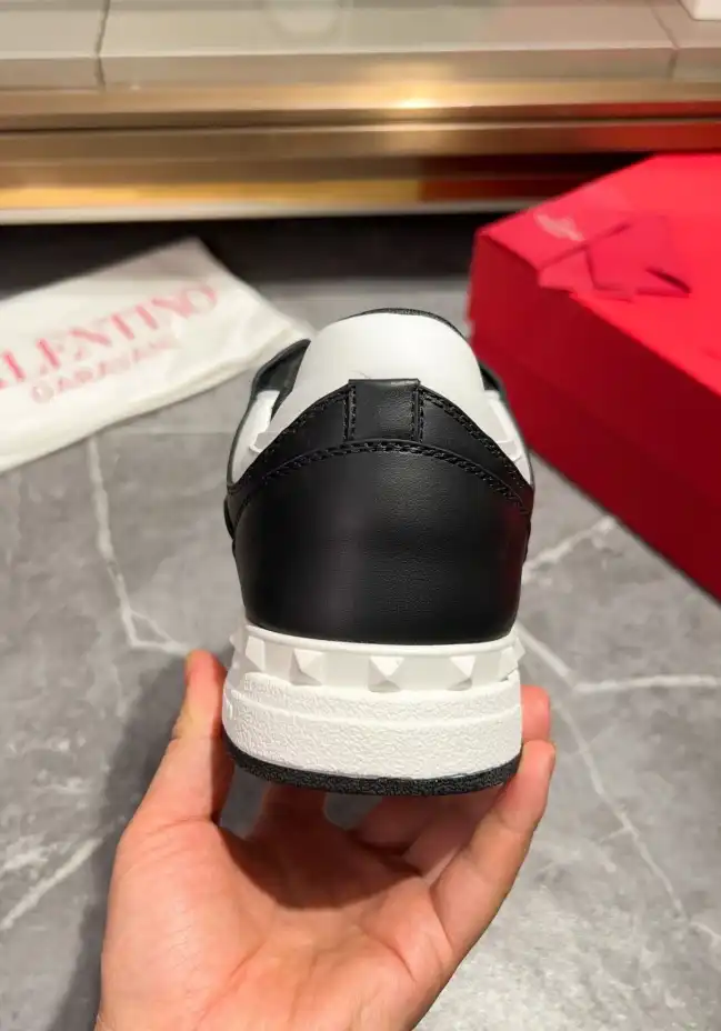 hype Valentino Sneakers