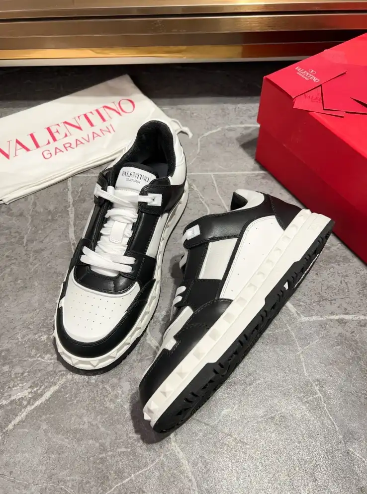 hype Valentino Sneakers