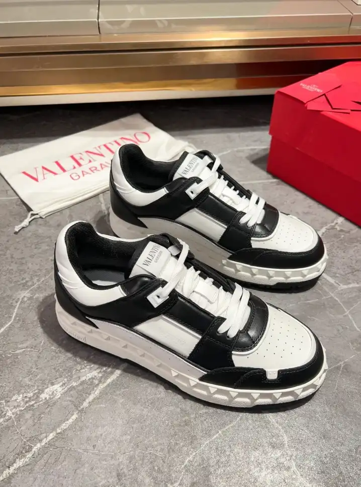 hype Valentino Sneakers