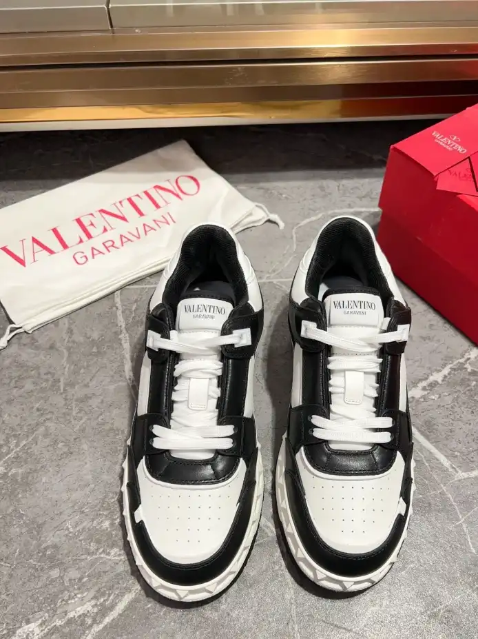 hype Valentino Sneakers