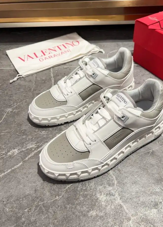 hype Valentino Sneakers