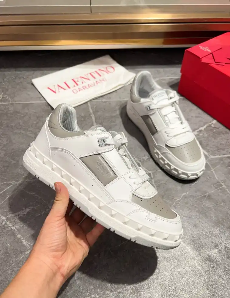 hype Valentino Sneakers