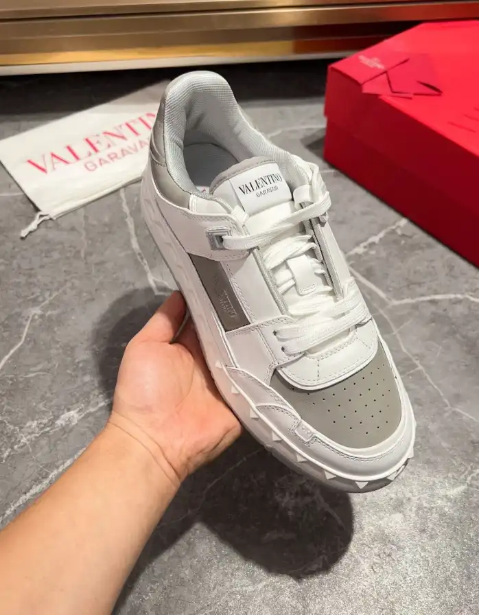 hype Valentino Sneakers