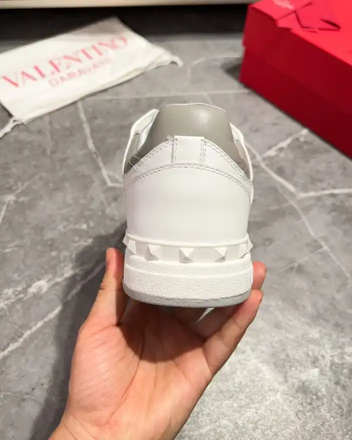 hype Valentino Sneakers