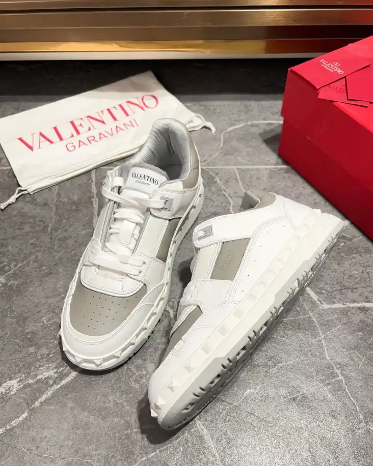 hype Valentino Sneakers