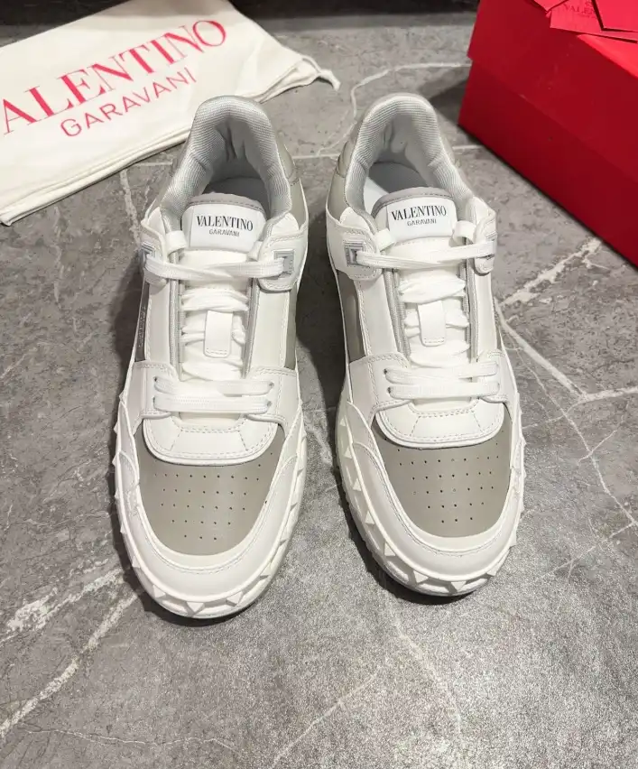 hype Valentino Sneakers