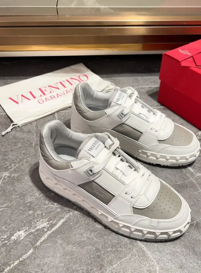 hype Valentino Sneakers