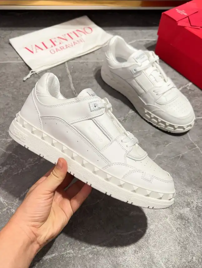 hype Valentino Sneakers