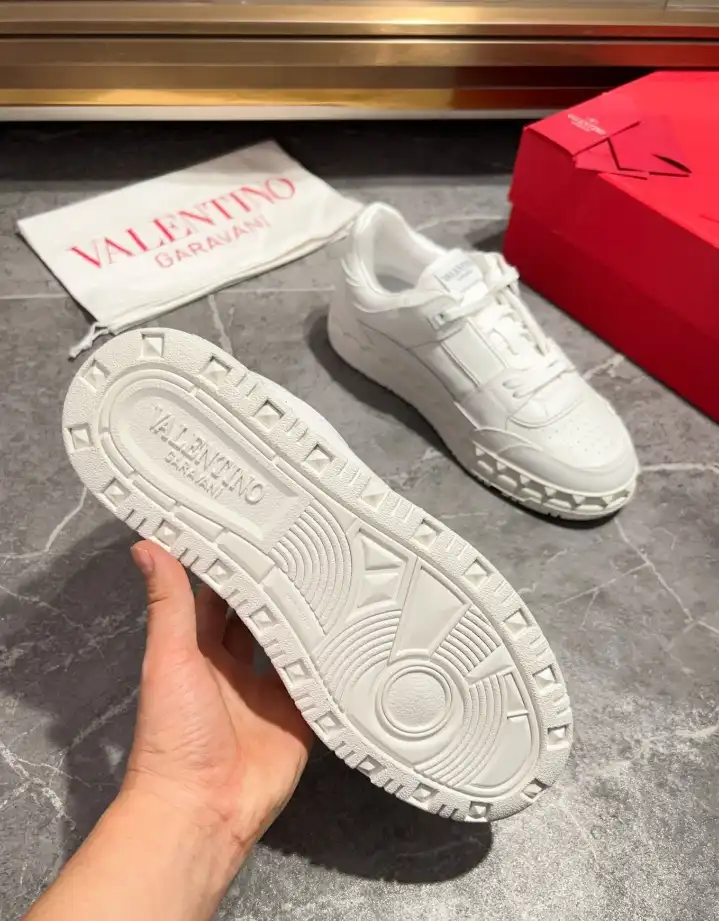 hype Valentino Sneakers