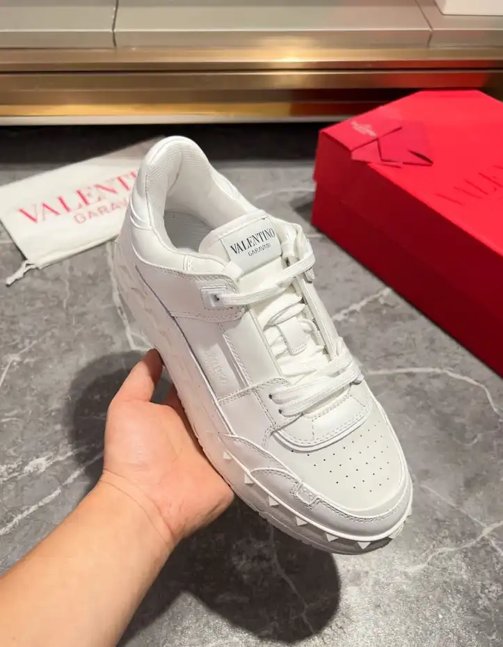 hype Valentino Sneakers