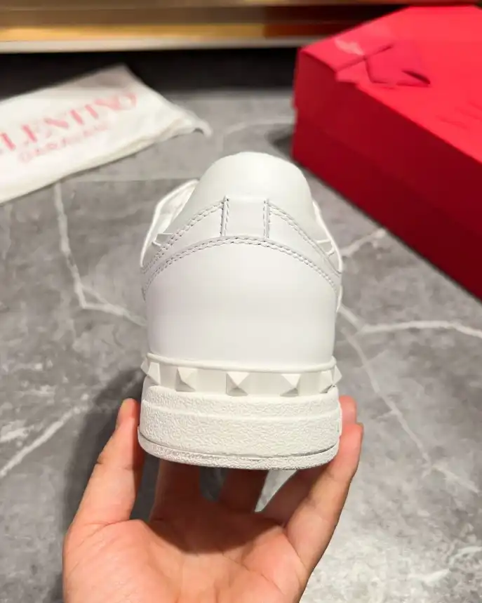 hype Valentino Sneakers