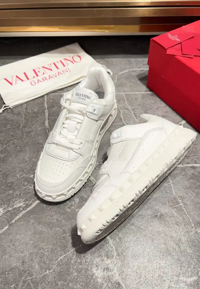 hype Valentino Sneakers