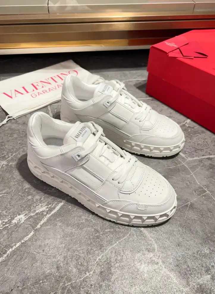 hype Valentino Sneakers