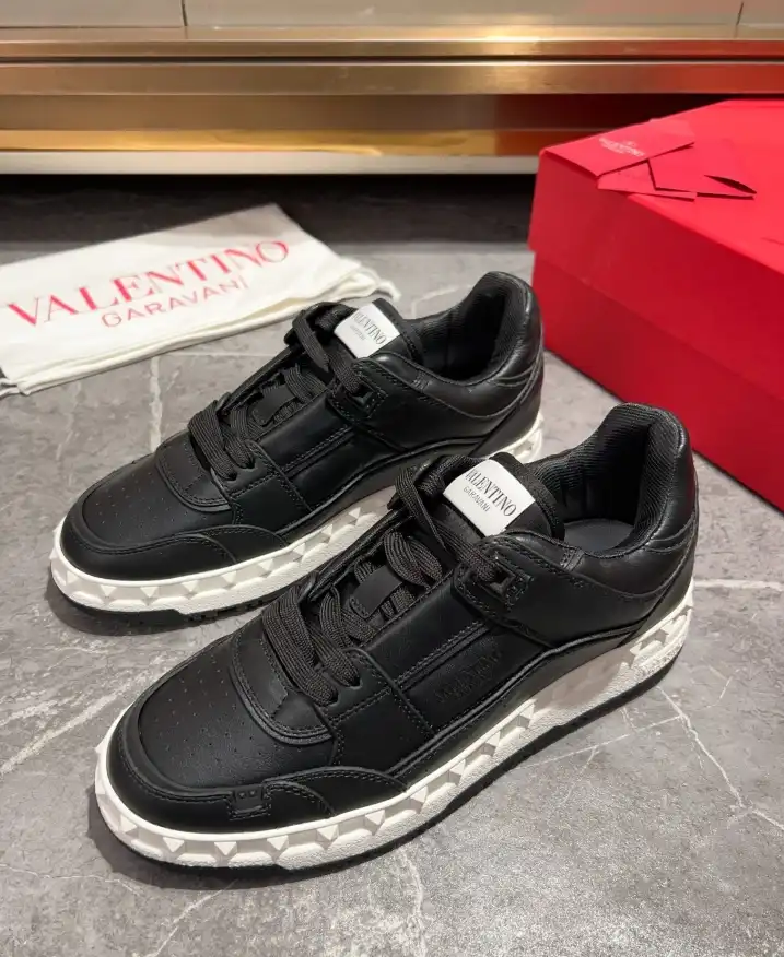 hype Valentino Sneakers