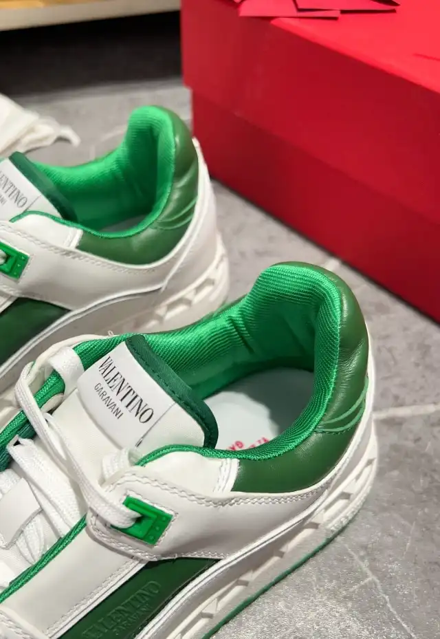 hype Valentino Sneakers