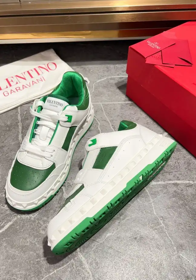 hype Valentino Sneakers