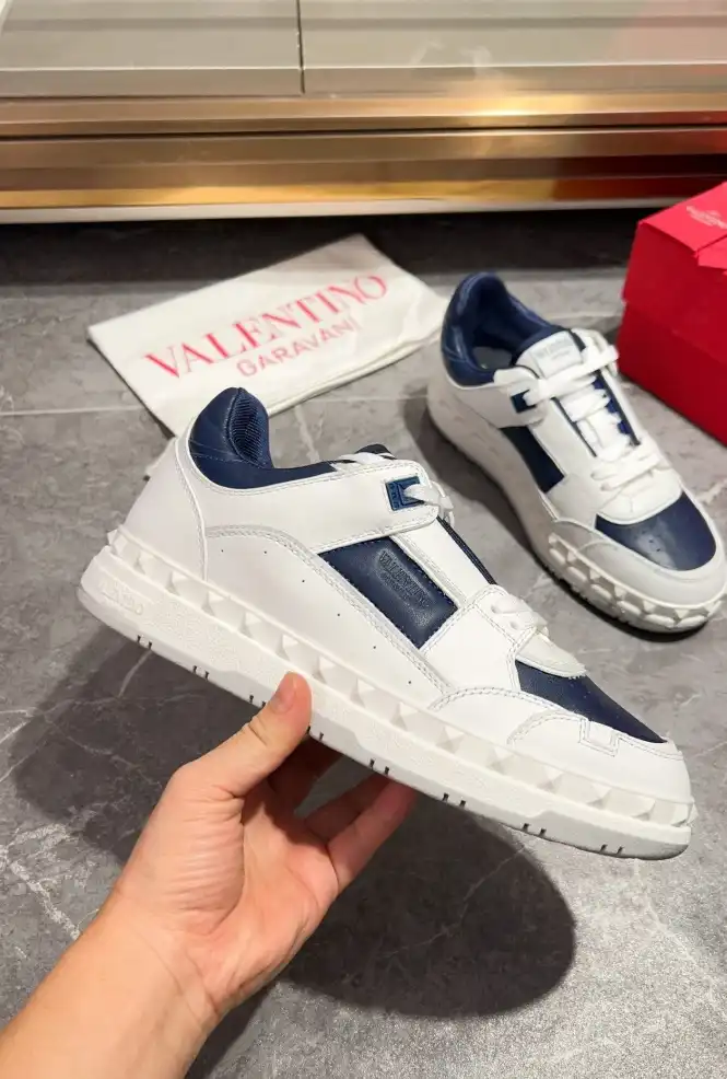 hype Valentino Sneakers