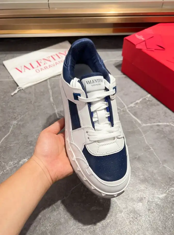 hype Valentino Sneakers