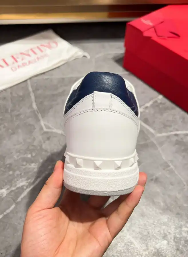 hype Valentino Sneakers