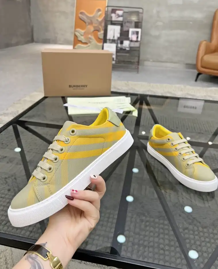 hype Burberry Sneakers