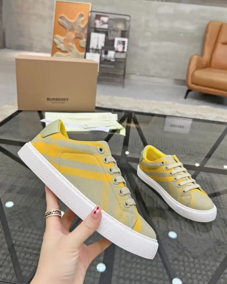 hype Burberry Sneakers