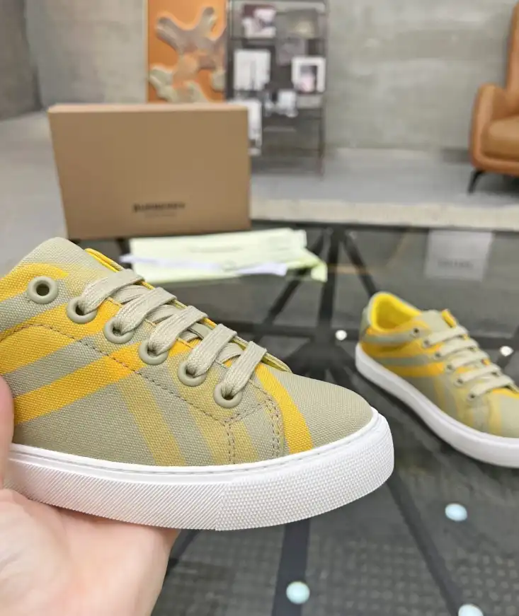 hype Burberry Sneakers