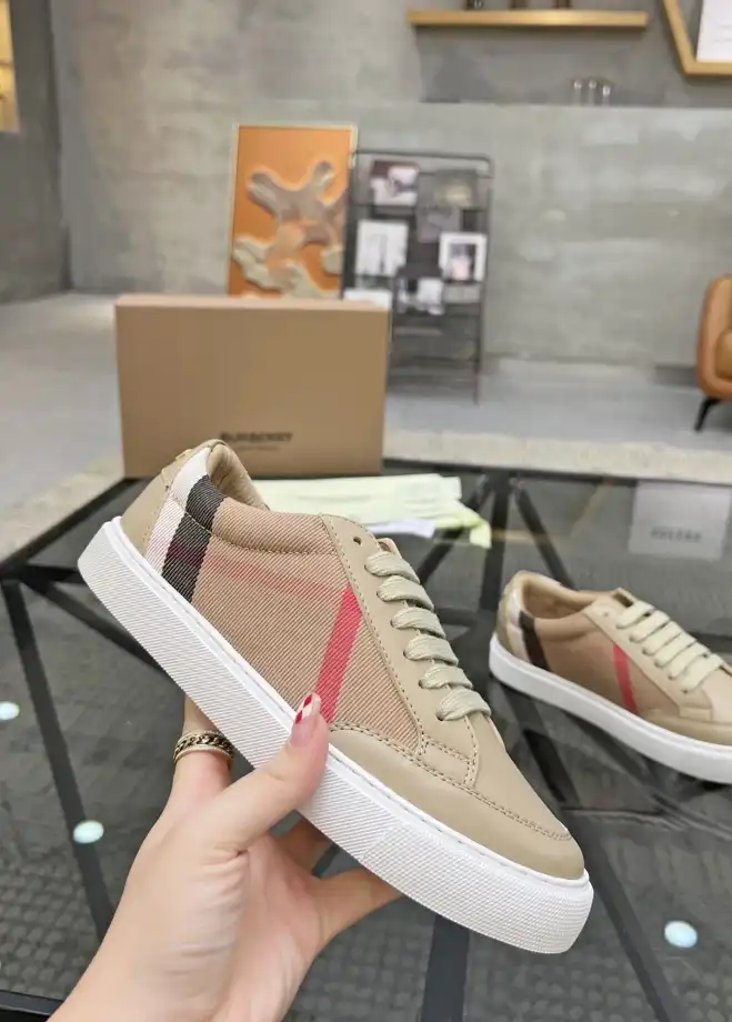 hype Burberry Sneakers