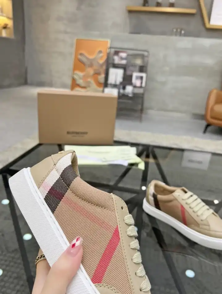 hype Burberry Sneakers