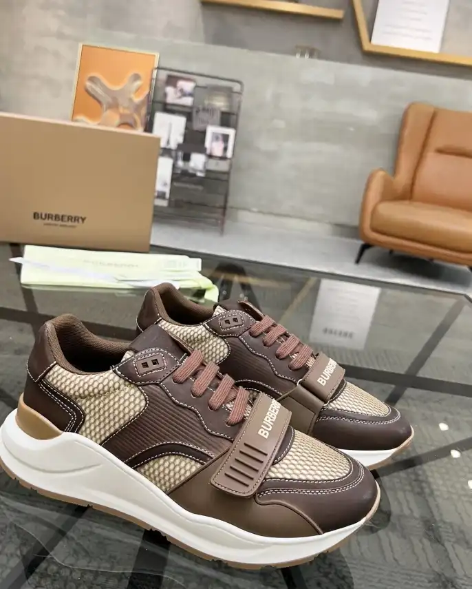 hype Burberry Sneakers